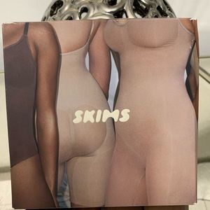 Skims Sculpting Bodysuit Mid Thigh